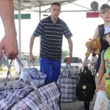 В Мариуполе паника: Люди покидают дома, и разметают в магазинах продукты (Видео)