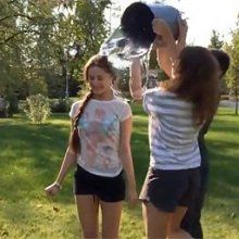 Супруга и дети Порошенко облились ледяной водой