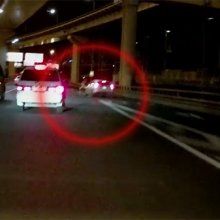 В Москве голый мужчина бросался на проезжавшие машины