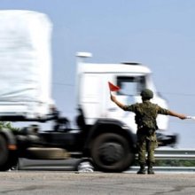 Гумконвой РФ проходит таможенное оформление на границе