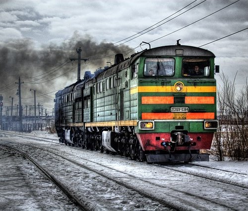 В Нижегородской области женщина и семилетняя девочка попали под поезд