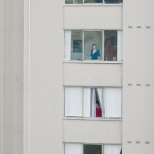 В Твери из окна 10 этажа выпали двое малолетних детей