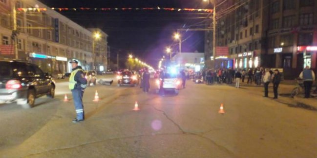 В Омске водитель Мазды насмерть сбил байкера на Ямахе