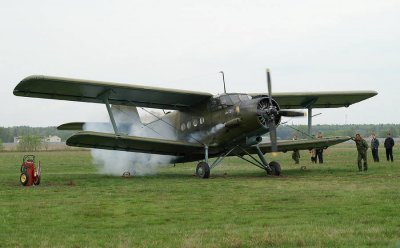 Самолеты Ан-2, летевшие в Саратов, дважды совершали вынужденную посадку