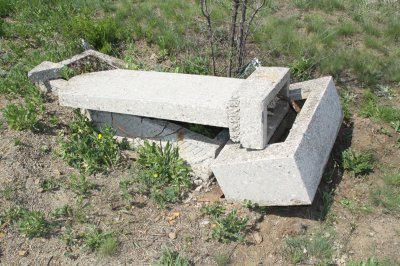 23-летний гробовщик разгромил десять могил на кладбище в Пятигорске