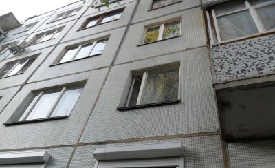 В Петербурге пьяный футболист команды университета МЧС выпал из окна