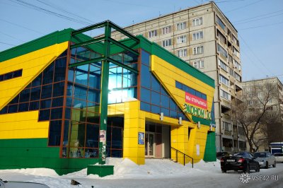 В Кемерово неизвестными был обстрелян универсам «Экономка»