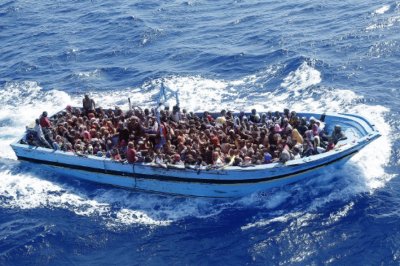 У берегов Турции затонуло судно с беженцами