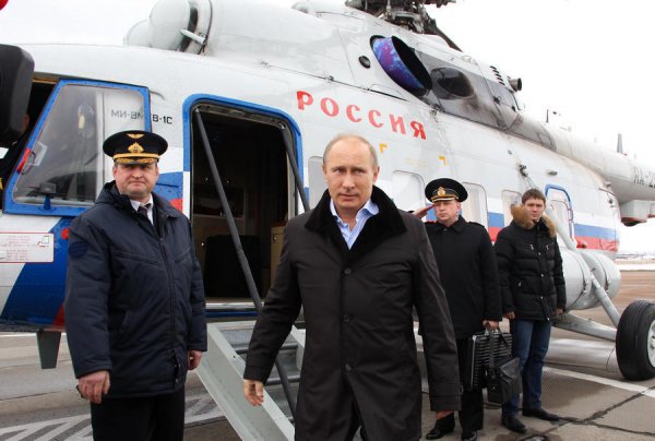 Путин с вертолета осмотрел строительство Керченского моста