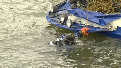 Тело мужчины с ножевыми ранениями обнаружили в Москве-реке