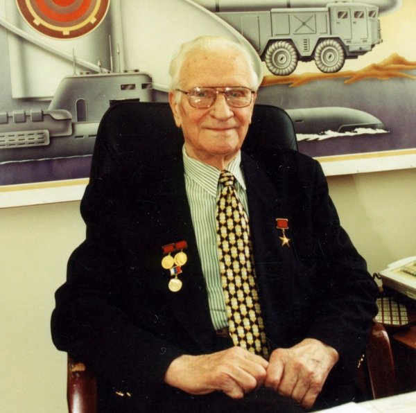 В возрасте 98 лет умер один из создателей первых образцов ядерного оружия в СССР