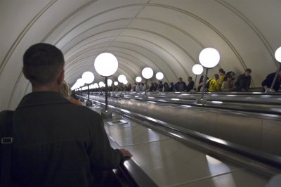 Пассажирка московского метро упала на эскалаторе