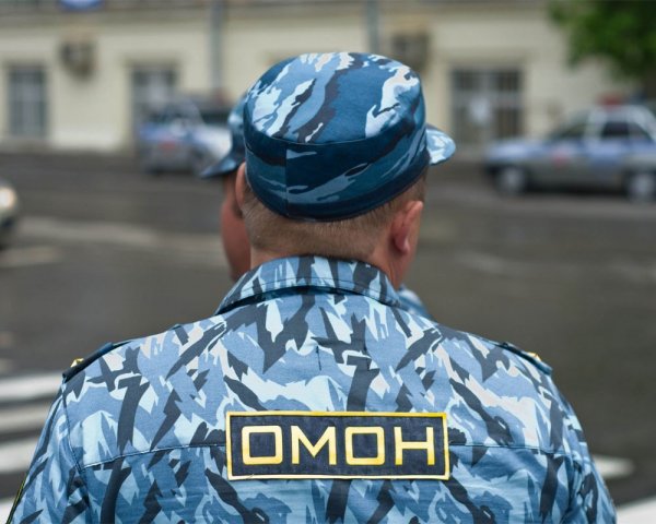 В Петербурге сотрудники ОМОНа вывели из фан-зоны пьяных болельщиков «Зенита»