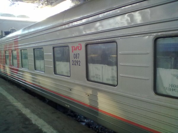 В поезде Новокузнецк—Москва пассажир взял в заложницы пенсионерку
