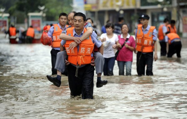 В КНР из-за наводнений эвакуировали 400 тысяч человек
