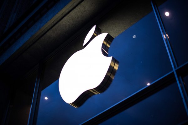 Житель США требует от Apple $10 млрд за кражу его идеи создания iPhone