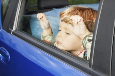 В Пензе родители закрыли своего ребенка в машине под палящим солнцем