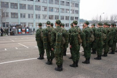 В Петербурге более суток разыскивают сбежавшего из части солдата
