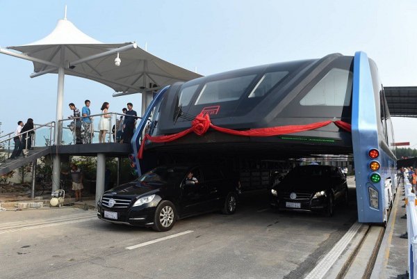 В Китае правительство назвало жуликами создателей «автобуса-портала»