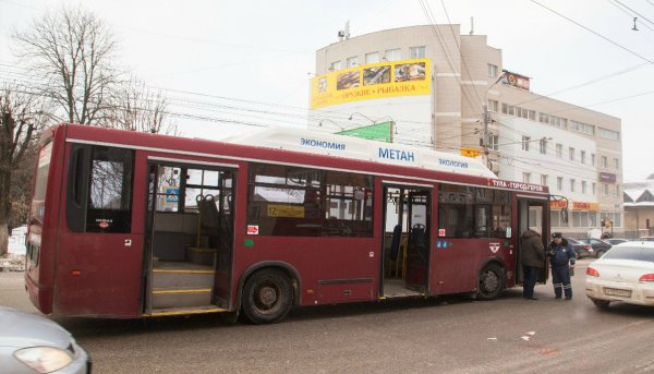 Женщину из Тулы сбил автобус на перекрестке улиц Болдина и Мира
