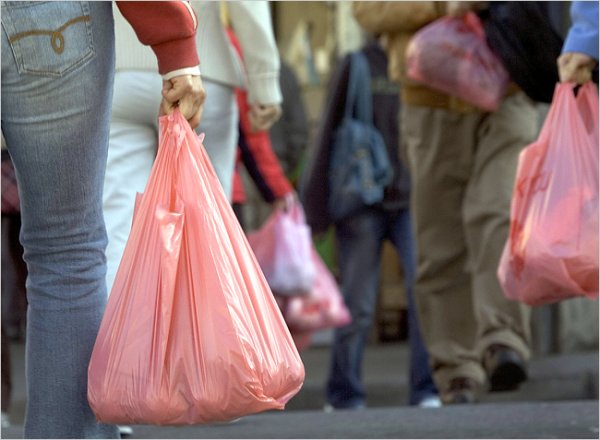 В Финляндии «самой ненужной вещью года» назван пластиковый пакет