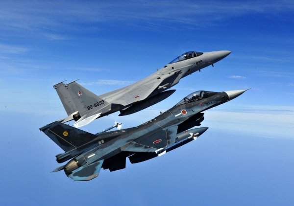 ВВС Японии помешали учениям авиации КНР над Тихим океаном