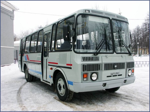 В Омской области пассажирский автобус задымился прямо на трассе