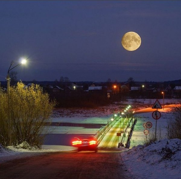 В минувшую ночь россияне наблюдали последнее суперлуние в этом году