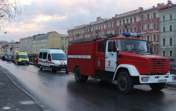 В Санкт-Петербурге местные жители спасли из горящего дома 7-летнего мальчика