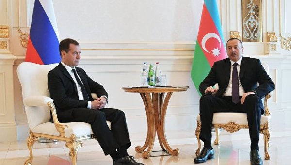Медведев поздравил Алиева с 55-летием