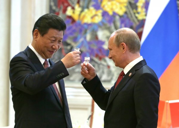Си Цзиньпин отправил телеграмму с новогодним поздравлением Путину