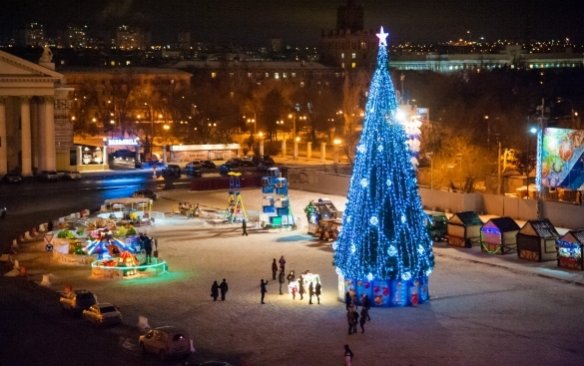 Улицы Волгограда к Новому году украсили светодиодными композициями