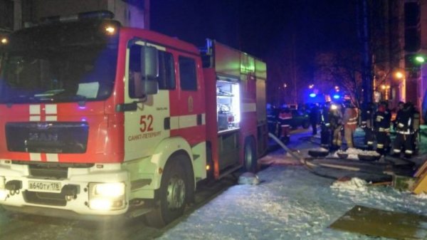 В Петербурге на улице Кржижановского ночью произошел пожар