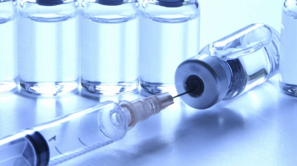 Роспотребнадзор зарегистрирует вакцину от Эболы до конца года