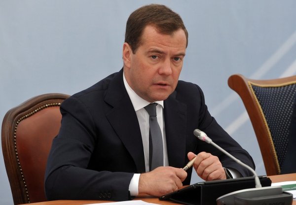 Медведеву отчитались о ходе спасательной операции на руднике 
