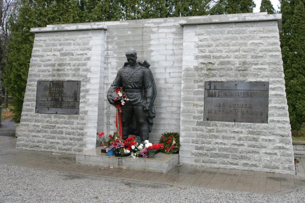 В Эстонии осуществили процедуру перезахоронения 202 советских солдат