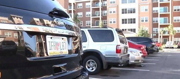 Пьяный американец повредил 17 автомобилей, пытаясь припарковаться