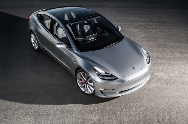 Tesla Model 3 получит пневмоподвеску и двухмоторную версию