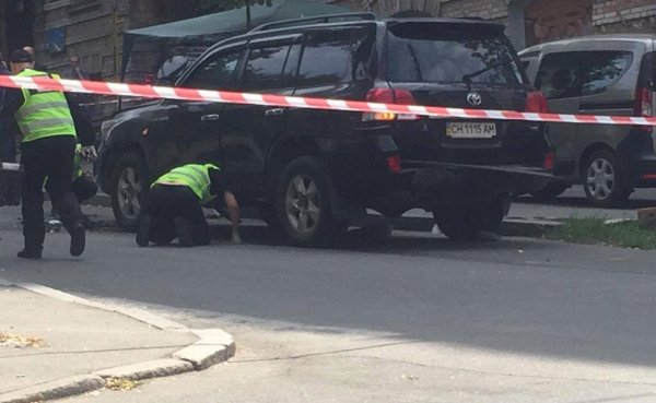 СМИ обнародовали видео взрыва авто в центре Киева