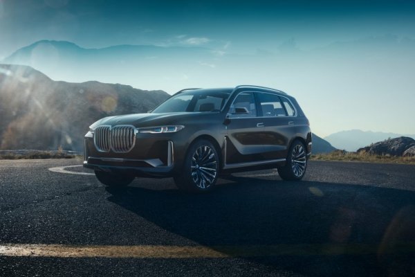 Компания BMW представила концепт кроссовера X7 iPerformance