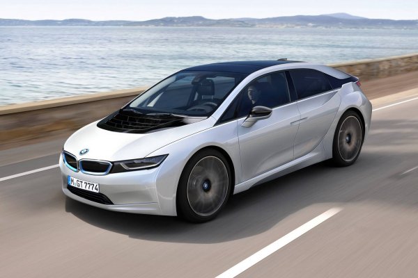 К 2025 году BMW выпустит 12 электрокаров