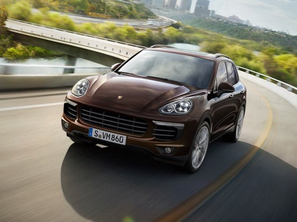 Porsche отзывает почти все внедорожники Cayenne из-за утечки топлива