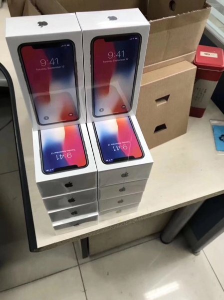 В Сети торгуют коробками для iPhone X