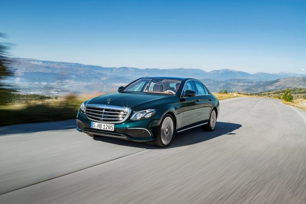 В Петербурге ОНФ нашел у госкомпании закупку Mercedes-Benz за 3,3 млн руб