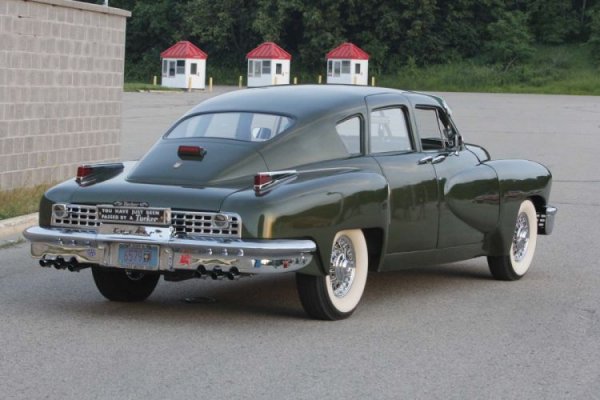 Уникальный автомобиль Tucker 48 с тремя фарами оценили в $1,5 млн