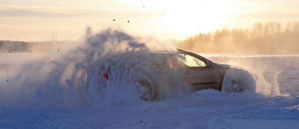 МЧС: Что делать, если машина заглохла на зимней дороге