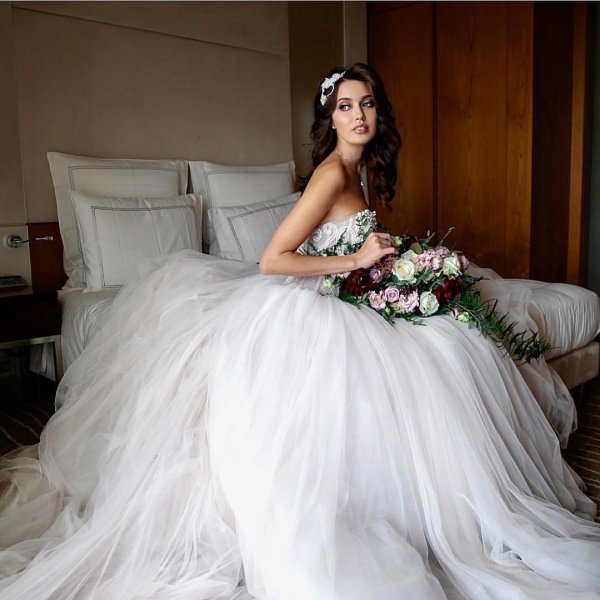 Анастасия Костенко показала свое свадебное платье