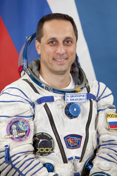 Космонавт Шкаплеров показал, как делают зарядку на МКС
