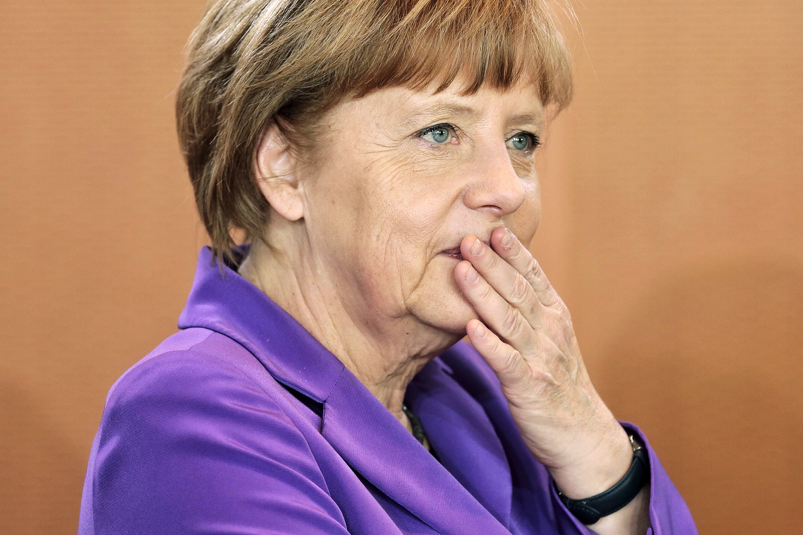 Ангела Меркель плачет
