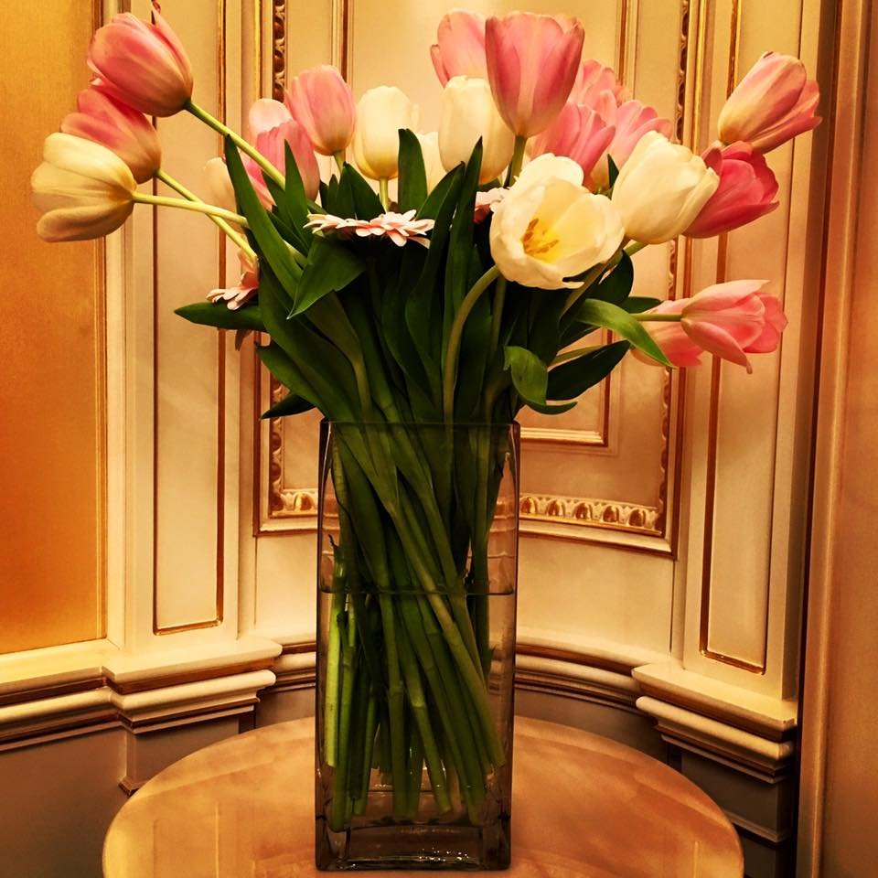 Тюльпаны в вазе фото
